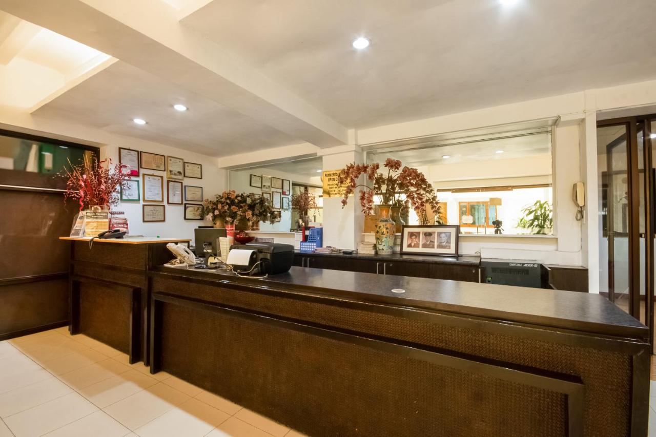 Vaccinated Staff - Oyo 465 Ford'S Inn Cebu Екстериор снимка